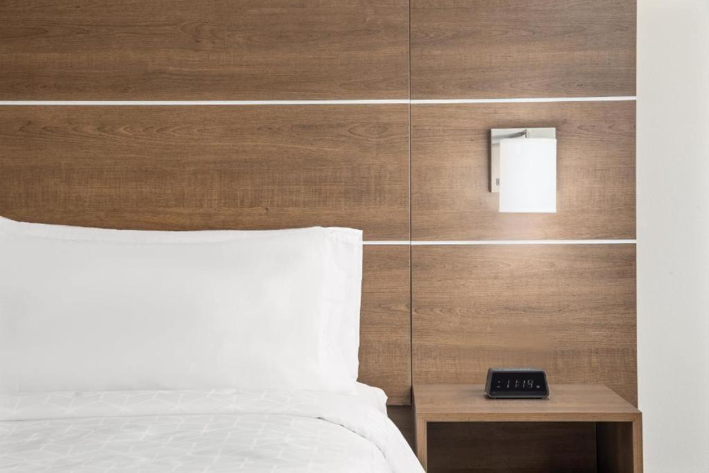 Holiday Inn Express Hotel & Suites Palm Bay By Ihg Exteriör bild